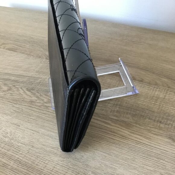 Burberry Black Quilted Patent Leather Long Wallet w/Gold Tone Logo Plate - Picture 4 of 12